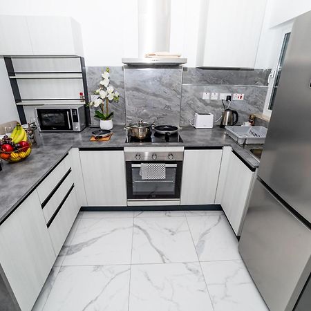 Sea Breeze, Spacious 2-Bedroom Lux Seaside Apartments Сент-Полс-Бей Экстерьер фото