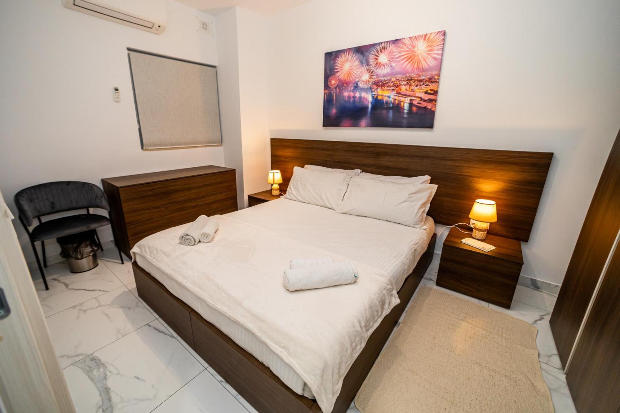 Sea Breeze, Spacious 2-Bedroom Lux Seaside Apartments Сент-Полс-Бей Экстерьер фото