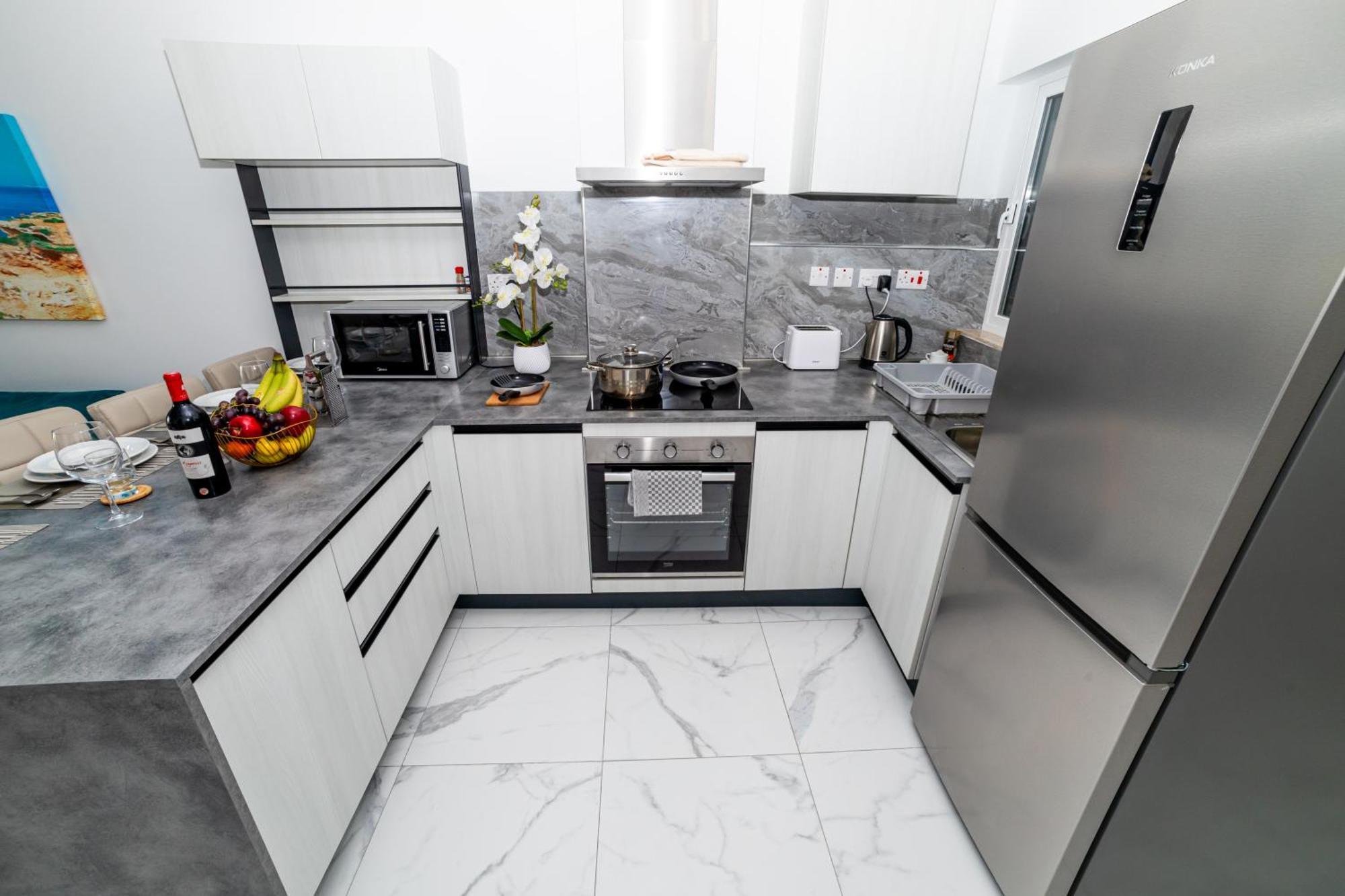Sea Breeze, Spacious 2-Bedroom Lux Seaside Apartments Сент-Полс-Бей Экстерьер фото