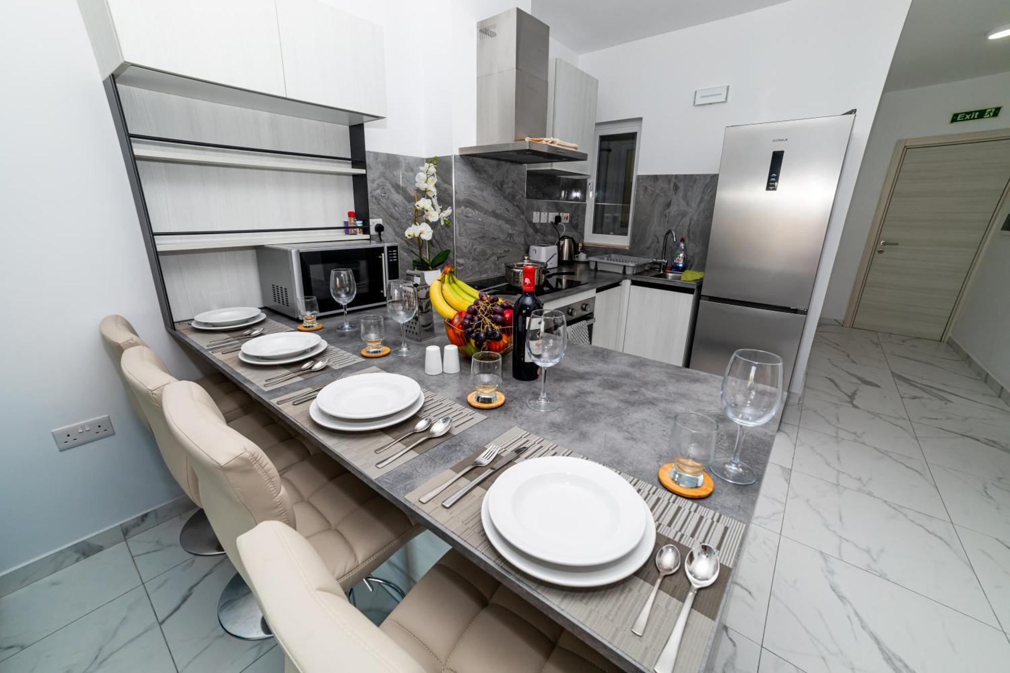 Sea Breeze, Spacious 2-Bedroom Lux Seaside Apartments Сент-Полс-Бей Экстерьер фото