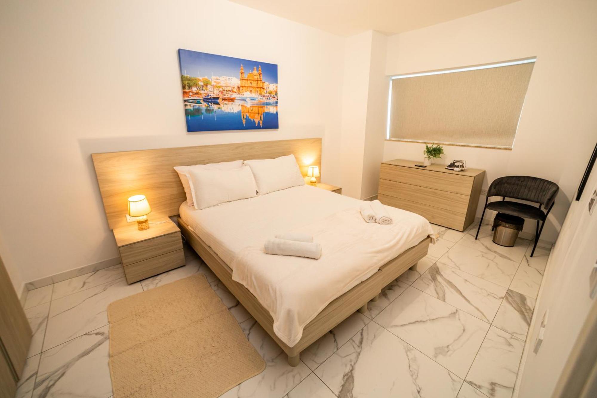 Sea Breeze, Spacious 2-Bedroom Lux Seaside Apartments Сент-Полс-Бей Экстерьер фото