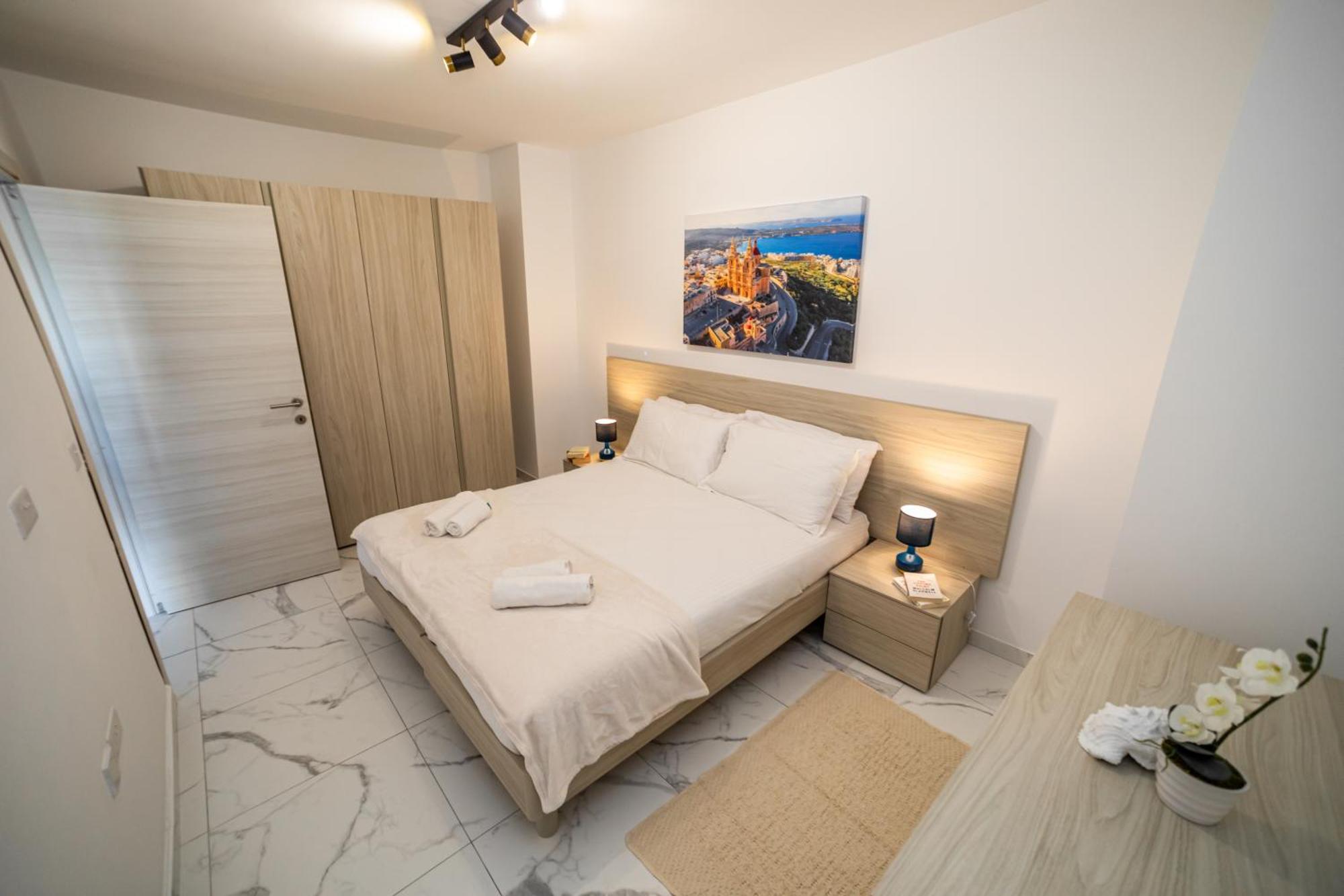 Sea Breeze, Spacious 2-Bedroom Lux Seaside Apartments Сент-Полс-Бей Экстерьер фото