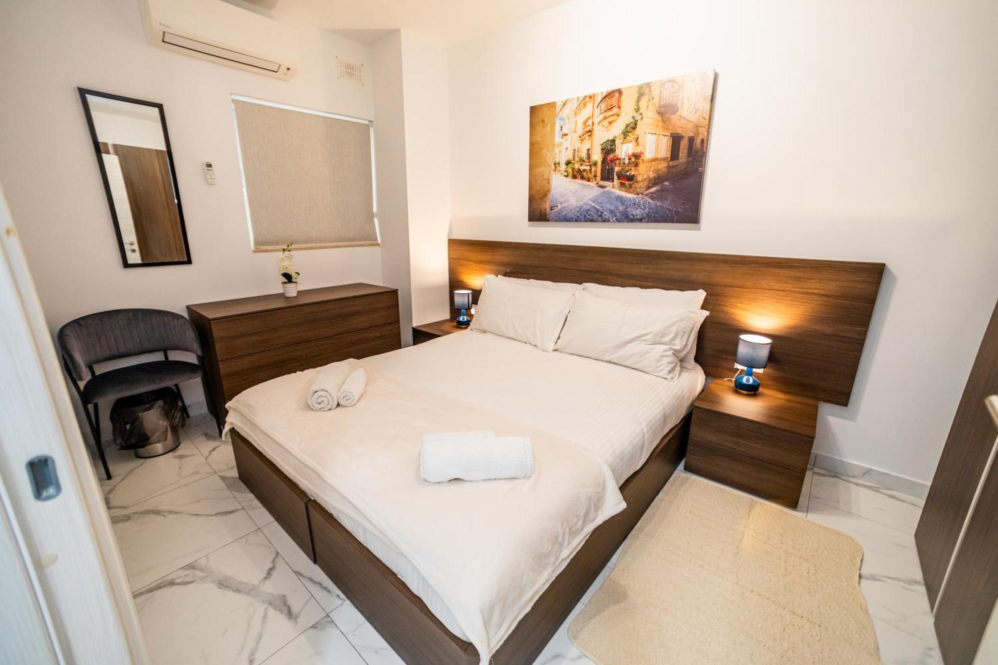 Sea Breeze, Spacious 2-Bedroom Lux Seaside Apartments Сент-Полс-Бей Экстерьер фото