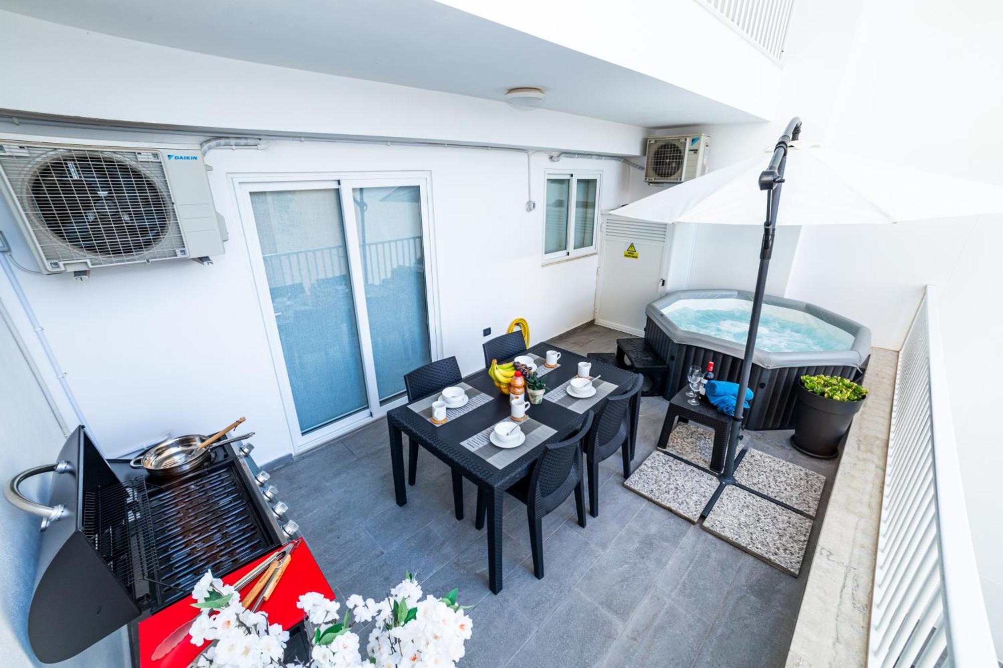 Sea Breeze, Spacious 2-Bedroom Lux Seaside Apartments Сент-Полс-Бей Экстерьер фото